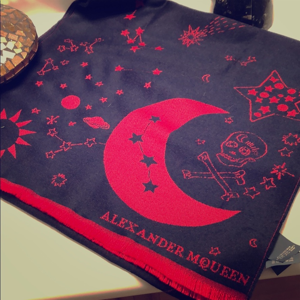 Oversized Alexander McQueen skull scarf brand new